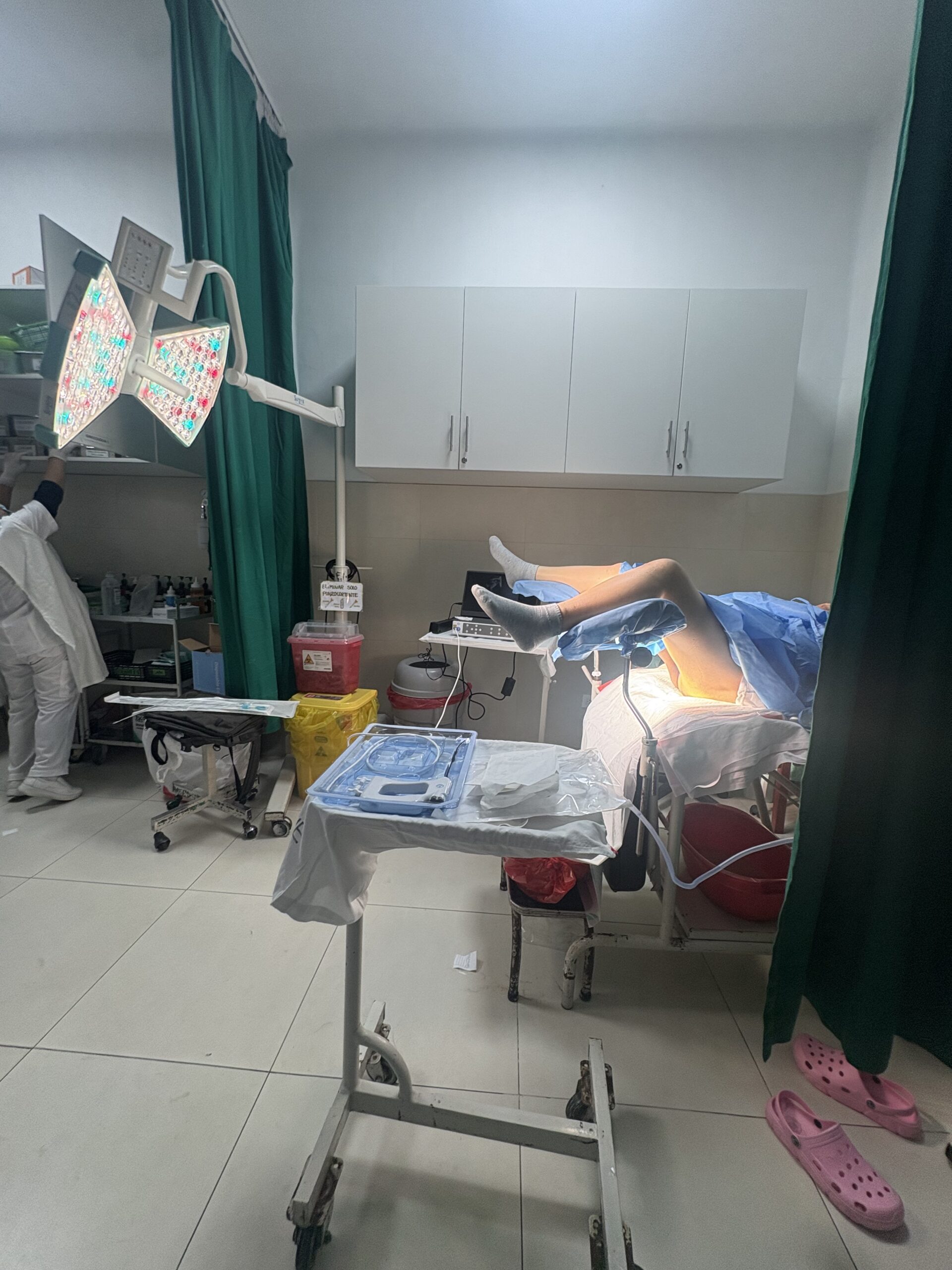 Procedimiento de histeroscopia con el sistema ARMI