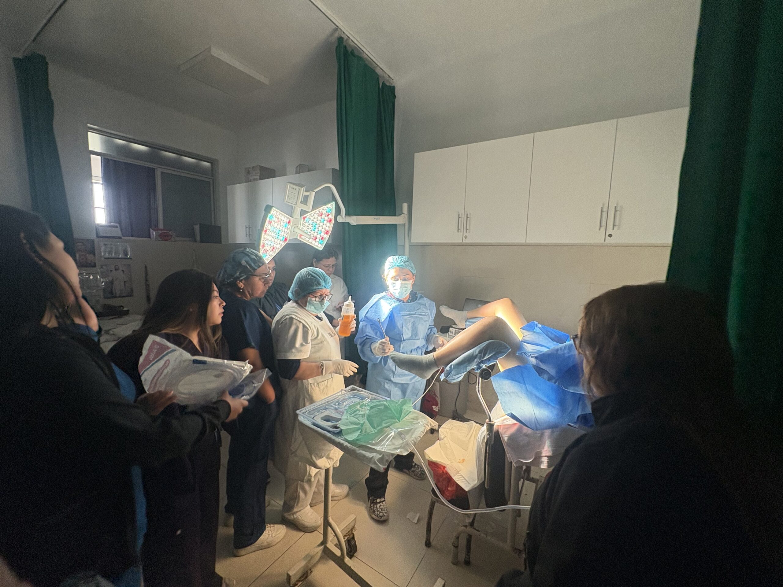 Procedimiento de histeroscopia con el sistema ARMI