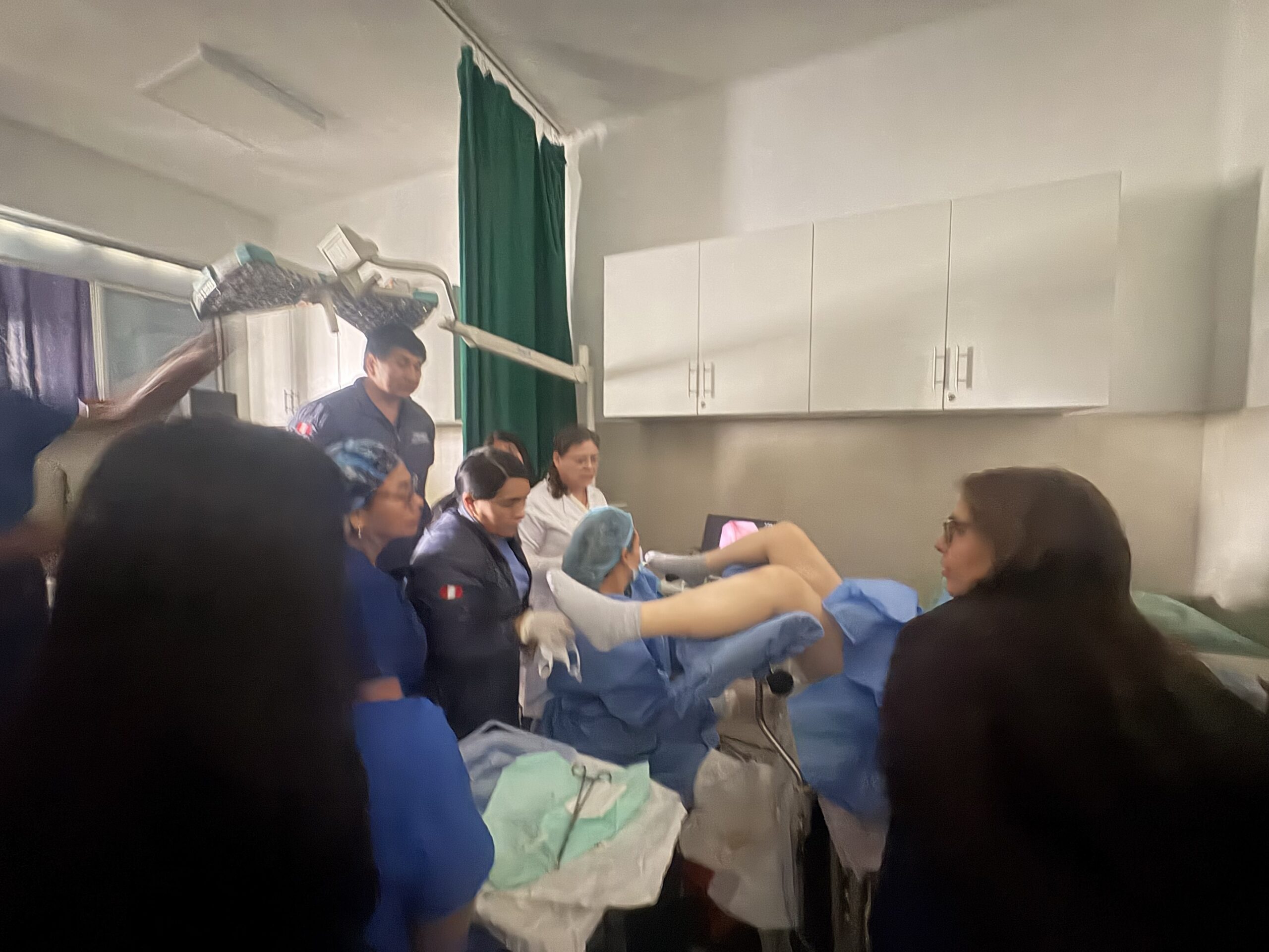 Procedimiento de histeroscopia con el sistema ARMI