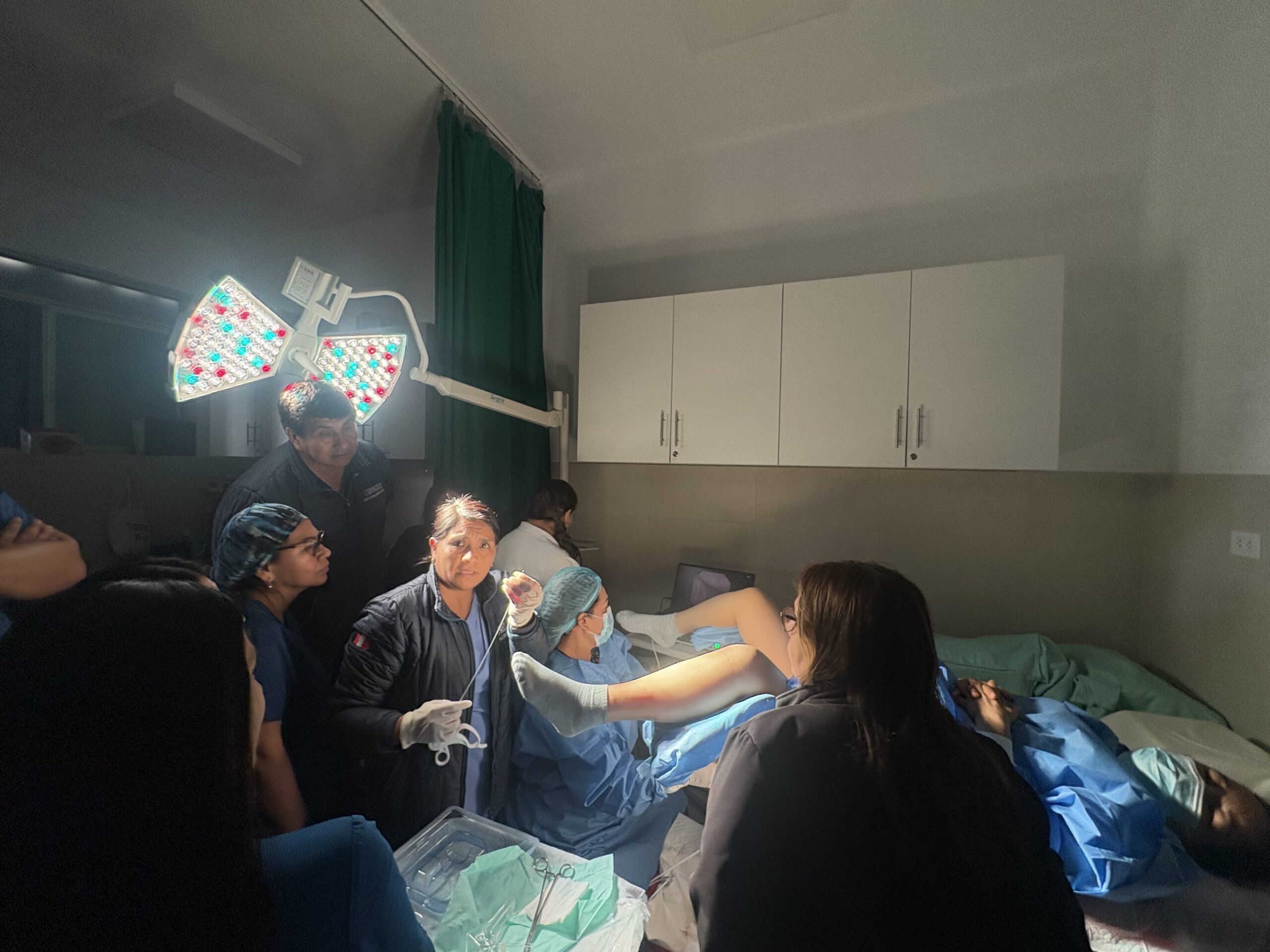 Procedimiento de histeroscopia con el sistema ARMI