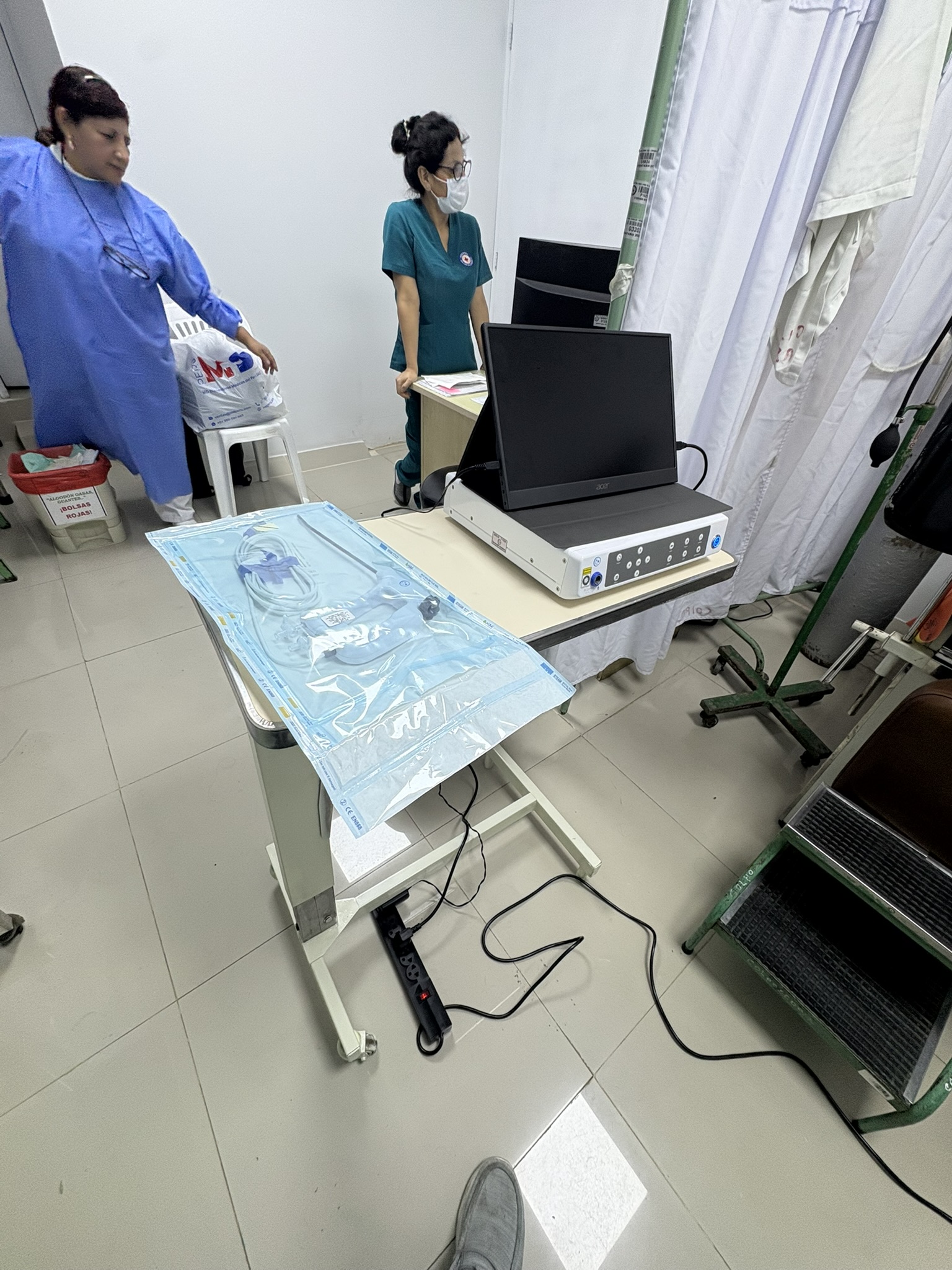 Consultorio ginecológico equipado con el sistema de histeroscopia ARMI